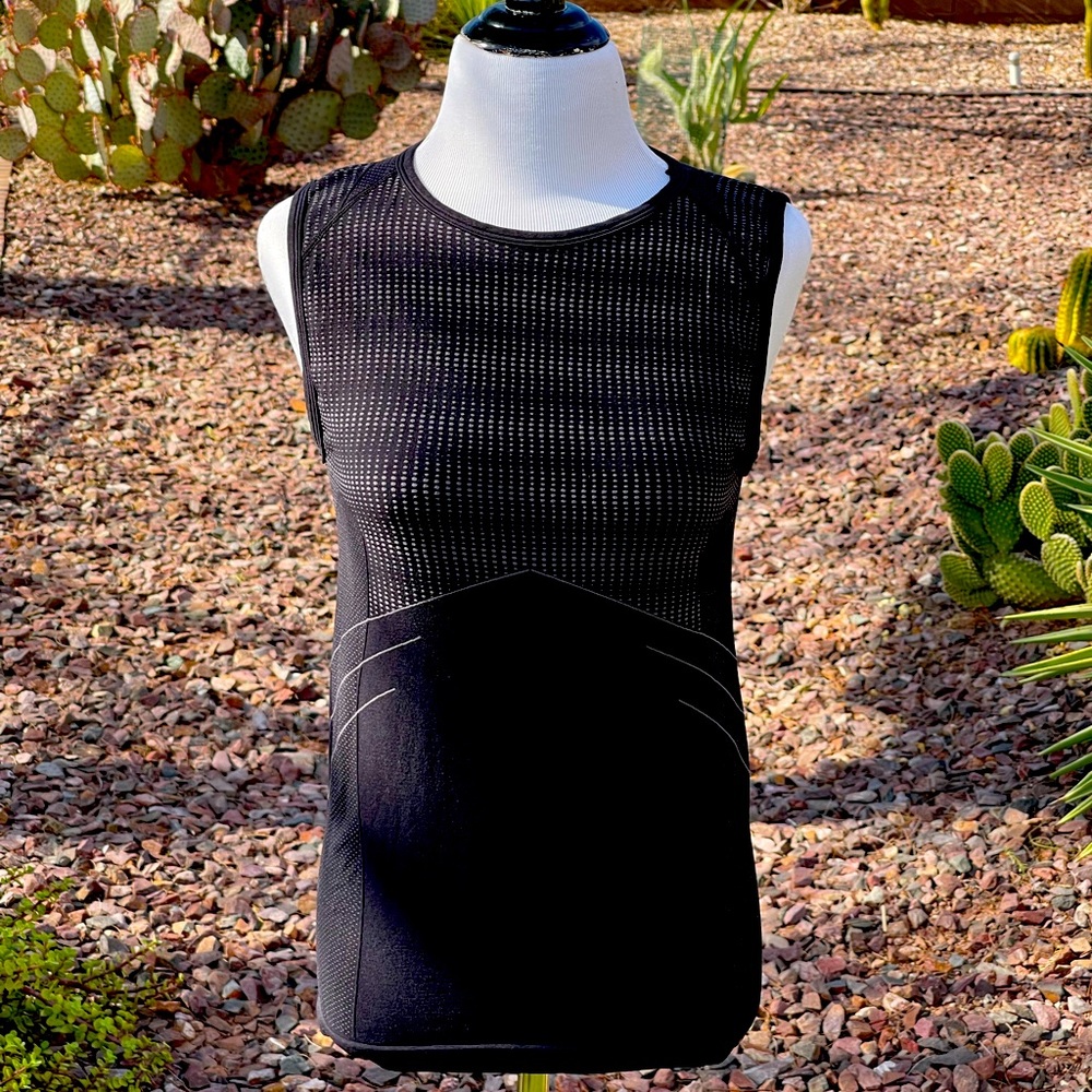 STRETCHY TOP